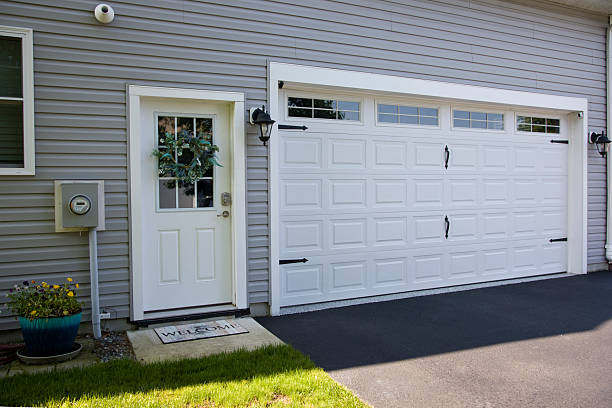 24/7 Emergency Garage Door Panel Replacement experts in Evansville, WI